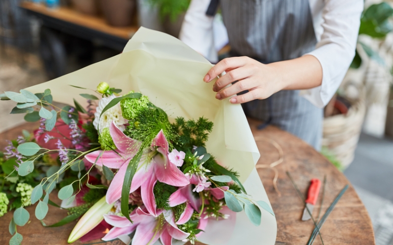 xem xét đến phong cách cắm hoa