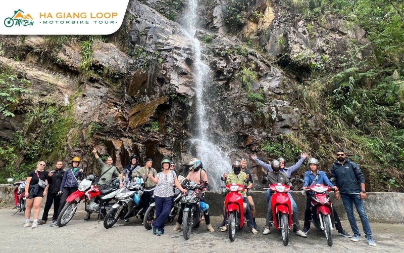 Khám phá Hà Giang bằng tour du lich xe máy mrbiuhagiangloop