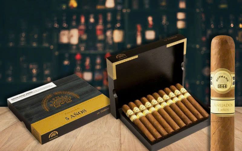 Xì gà H. Upmann Anejados Toros